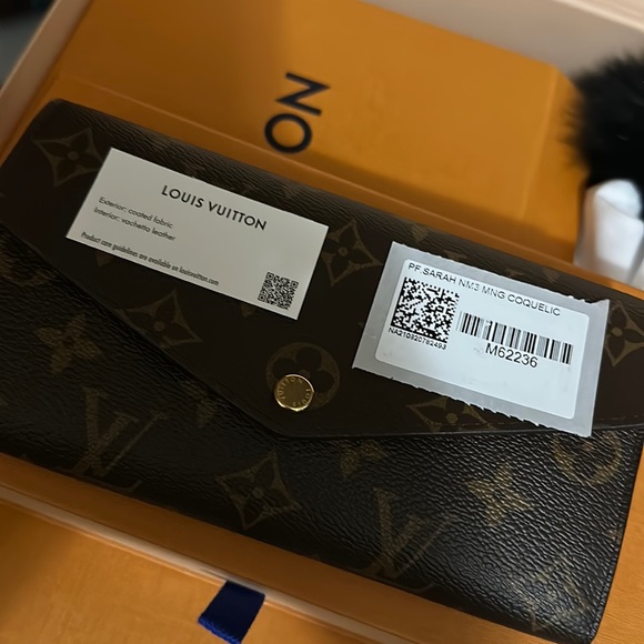 Louis Vuitton Sarah Wallet - Picture 5 of 7